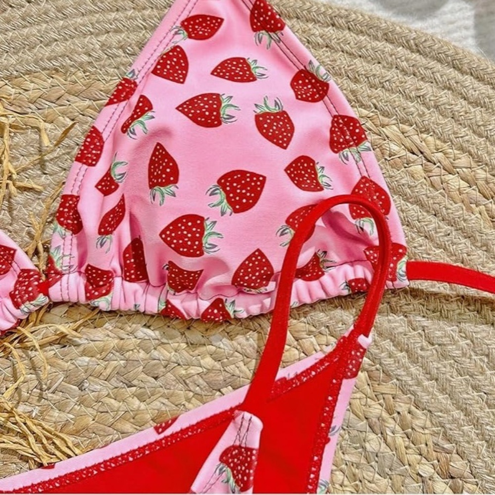 NWOT Strawberry Print Halter Swimwear Set Triangle Bralette and Bottoms L B34‎